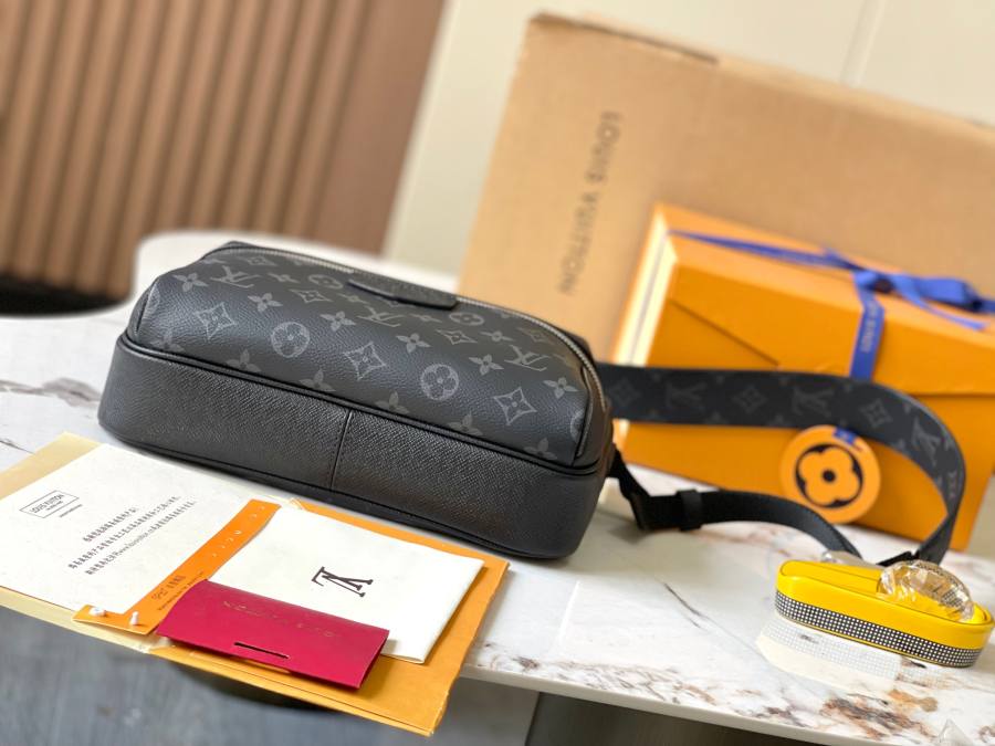 Louis Vuitton LU Outdoor M30233 26 x 20 x 10.5 9BB4