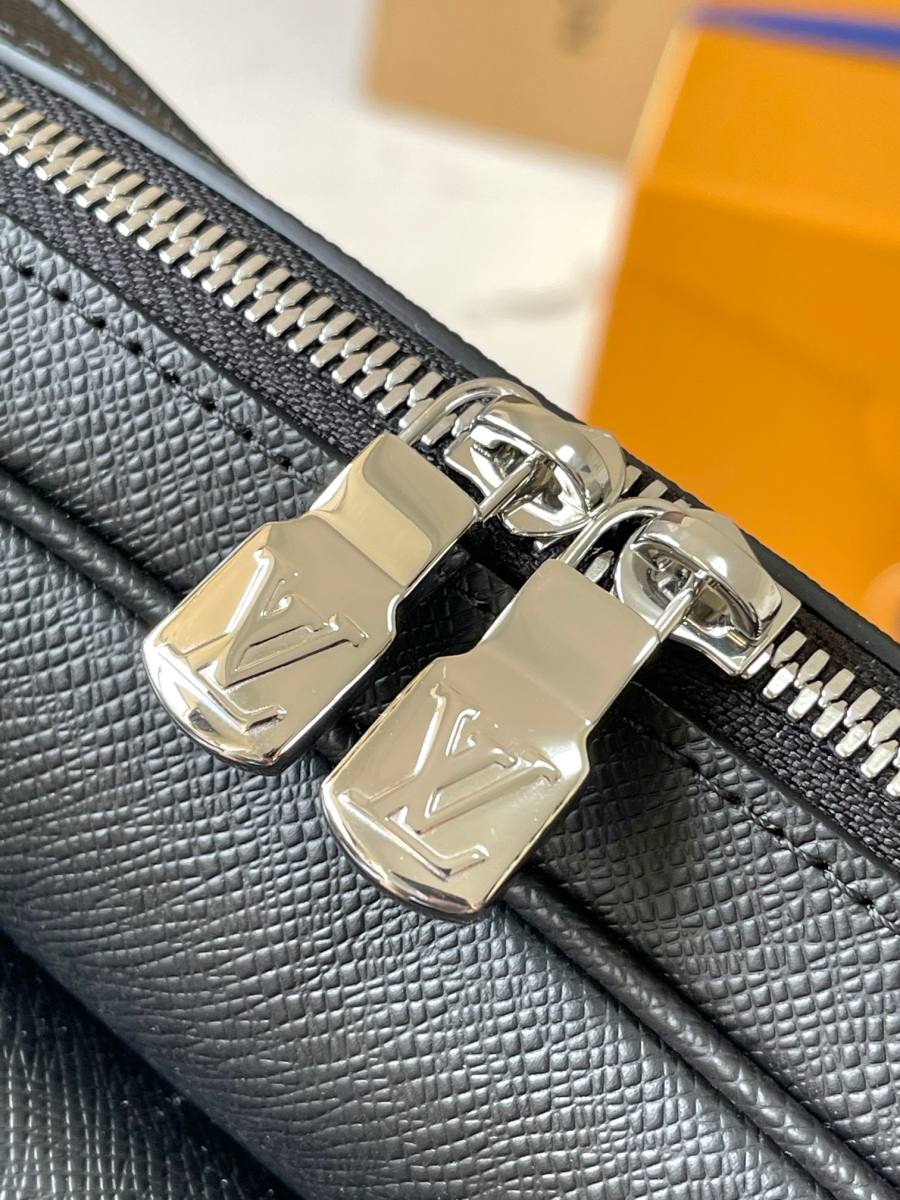 Louis Vuitton LU Outdoor M30233 26 x 20 x 10.5 9BB4