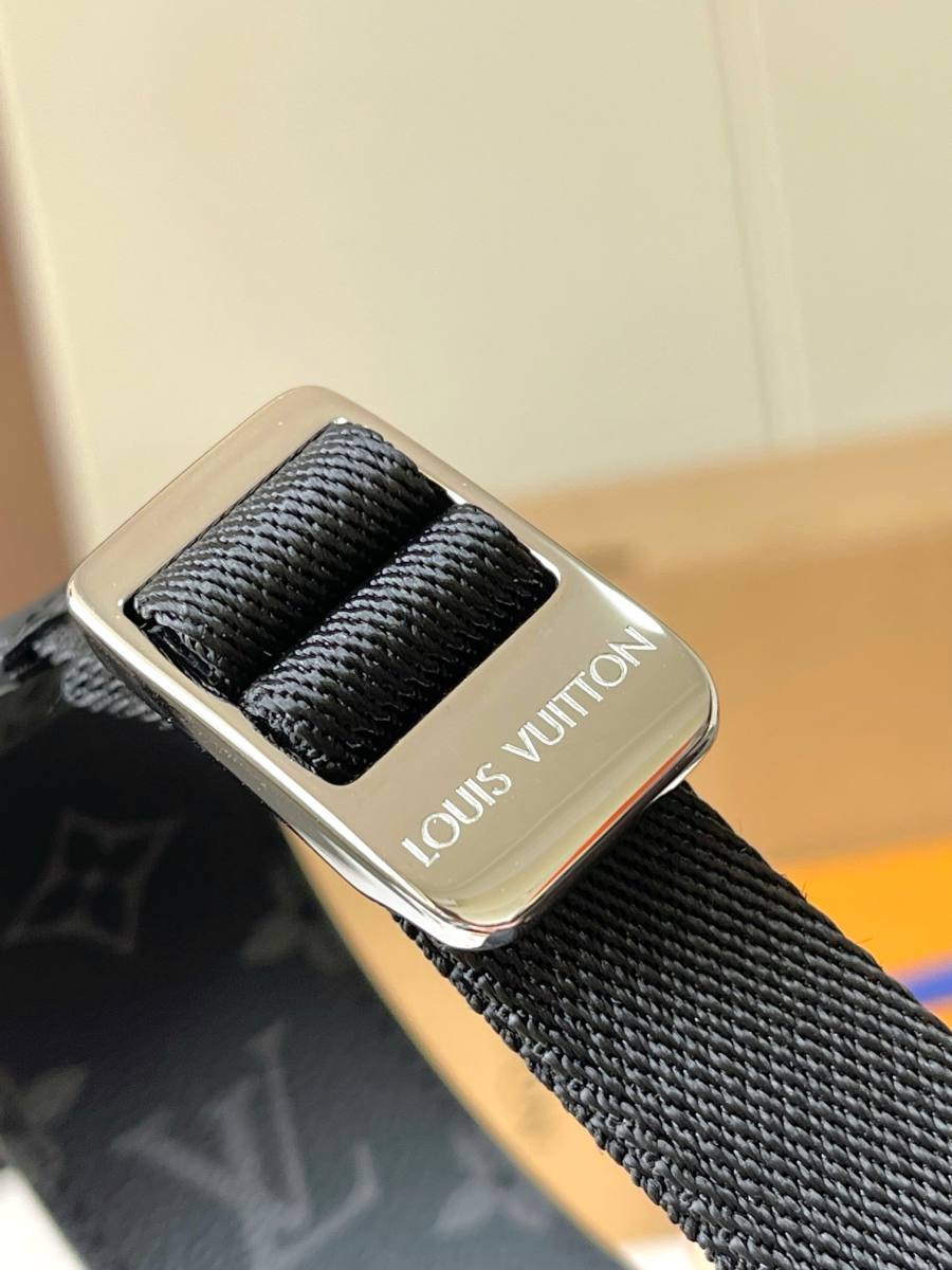 Louis Vuitton LU Outdoor M30233 26 x 20 x 10.5 9BB4
