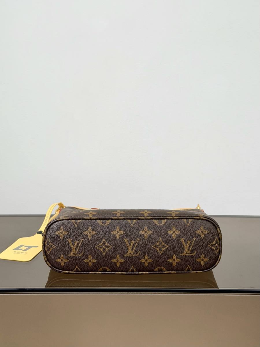 Louis Vuitton Lineup BB M28423 25.5 x 22 x 10 359B