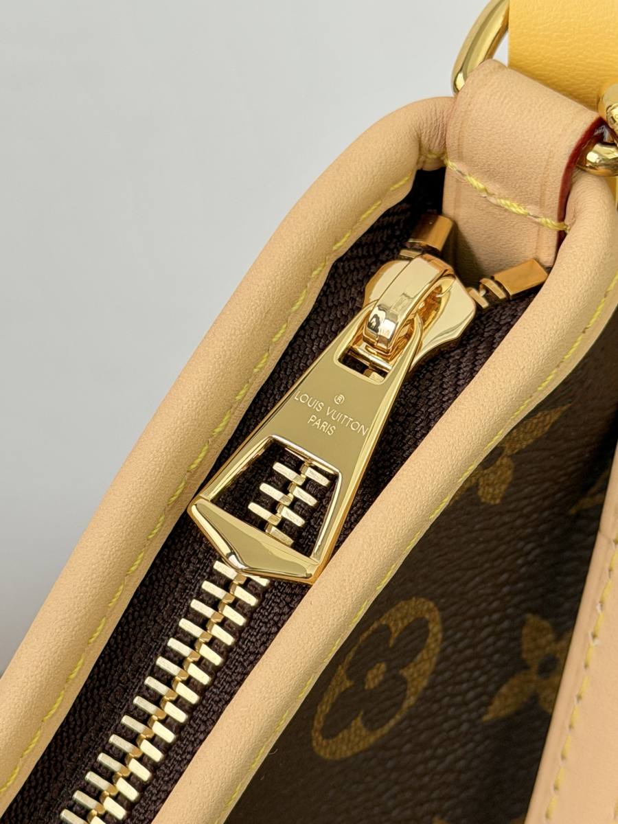 Louis Vuitton Lineup BB M28423 25.5 x 22 x 10 359B