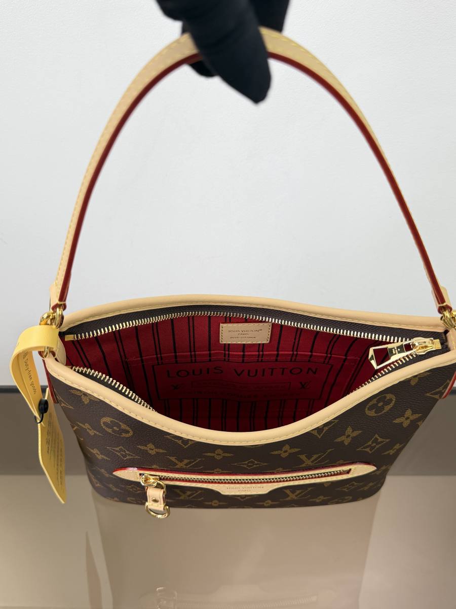 Louis Vuitton Lineup BB M28423 25.5 x 22 x 10 359B
