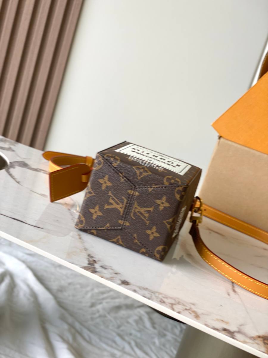 Louis Vuitton Milk Bag M29326 12 x 22 x 10 42B9