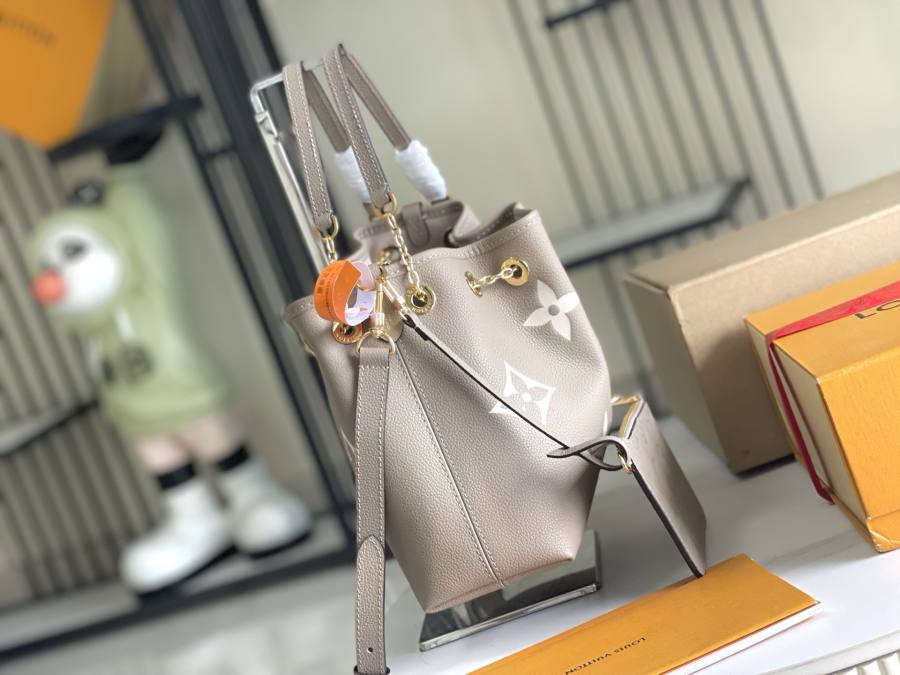 Louis Vuitton NéoNoé MM M25453 28 x 20 x 11.2 Elephant Grey 427E