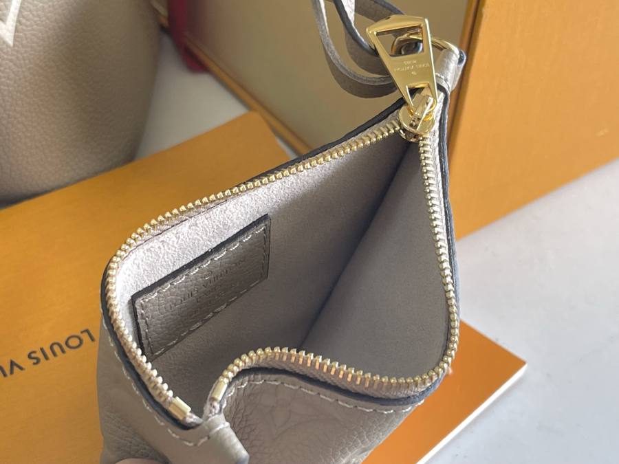 Louis Vuitton NéoNoé MM M25453 28 x 20 x 11.2 Elephant Grey 427E