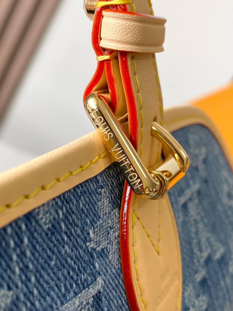 Louis Vuitton Nano Diane M27700 19 x 10. CE4B