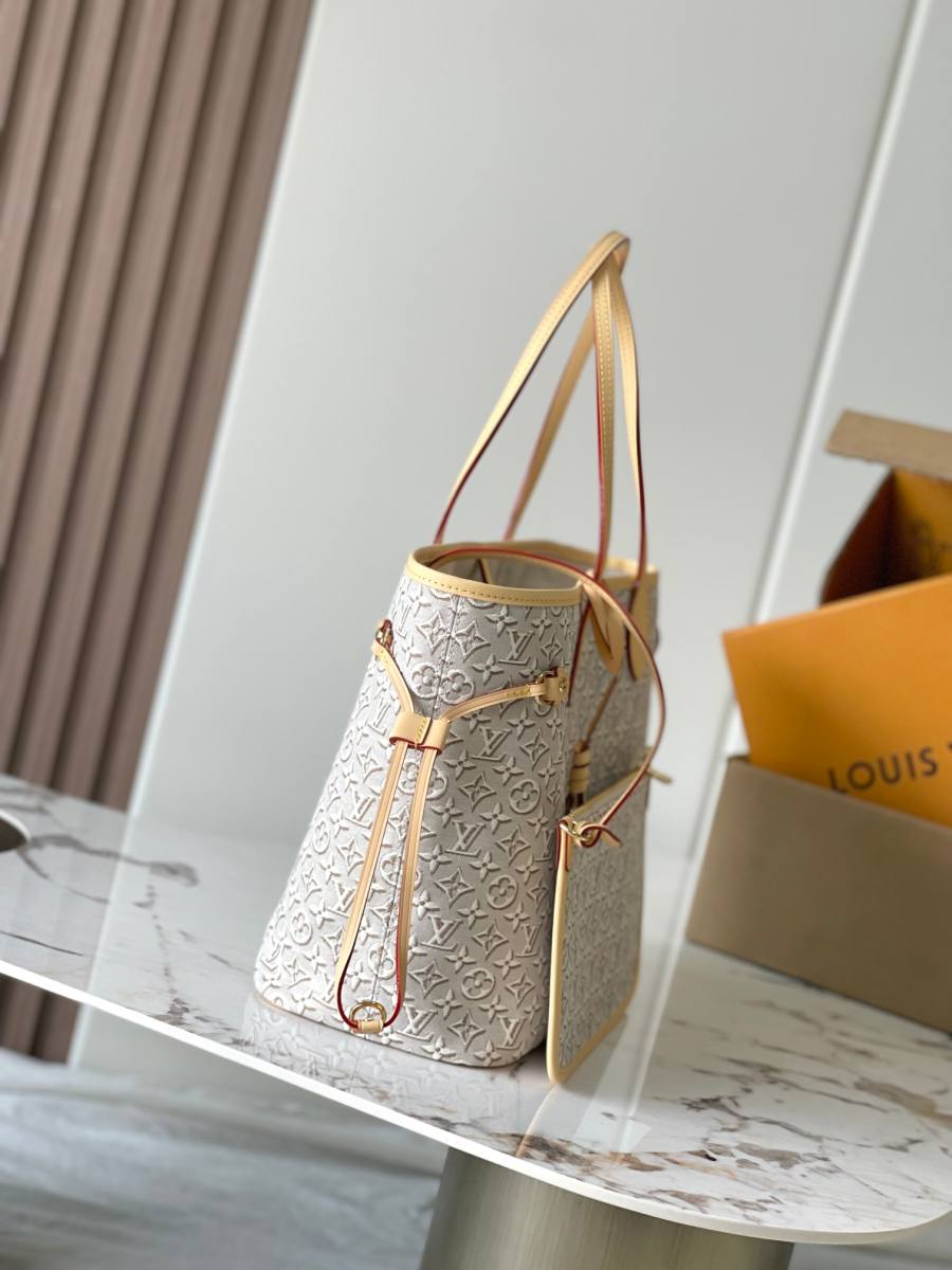 Louis Vuitton Neverfull MM M2A381 31 x 29 x 10 5D04