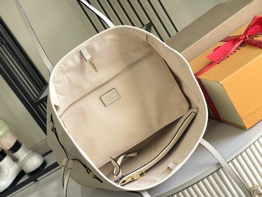 Louis Vuitton Neverfull MM M46676 31 x 28 x 14 White 4E9F
