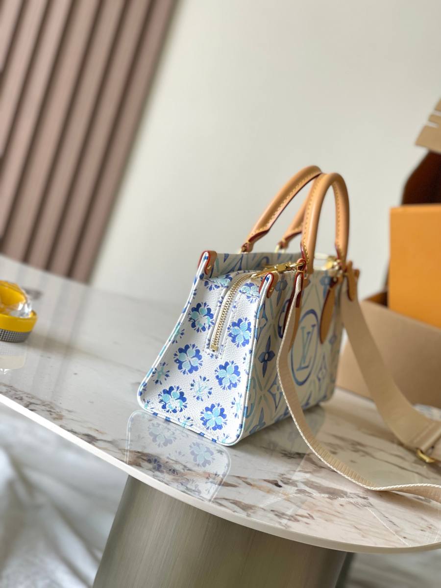 Louis Vuitton OnTheGo East West M25318 25 x 13 x 10 Blue 1E03