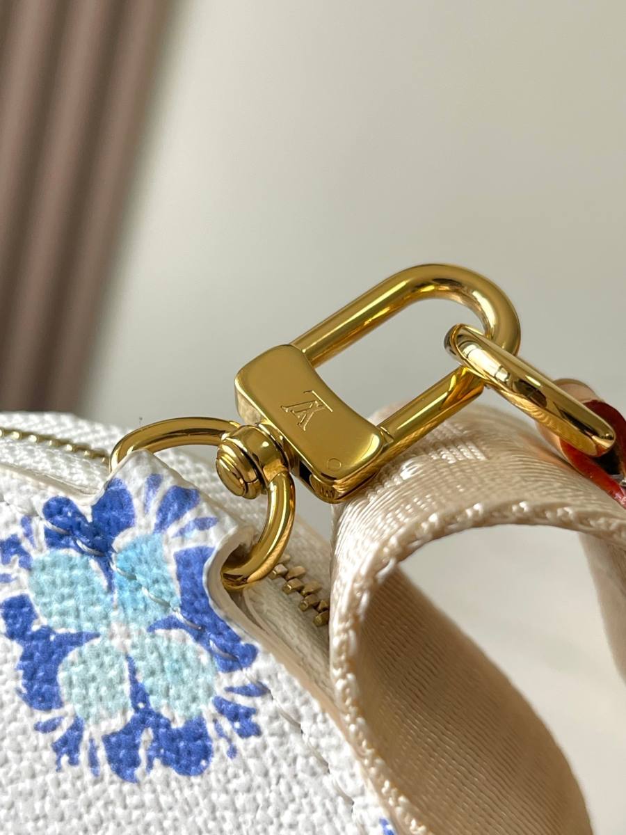 Louis Vuitton OnTheGo East West M25318 25 x 13 x 10 Blue 1E03