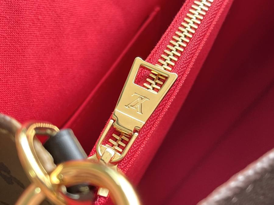 Louis Vuitton OnTheGo Voyage M46823 43 x 33 x 18.5 AD80