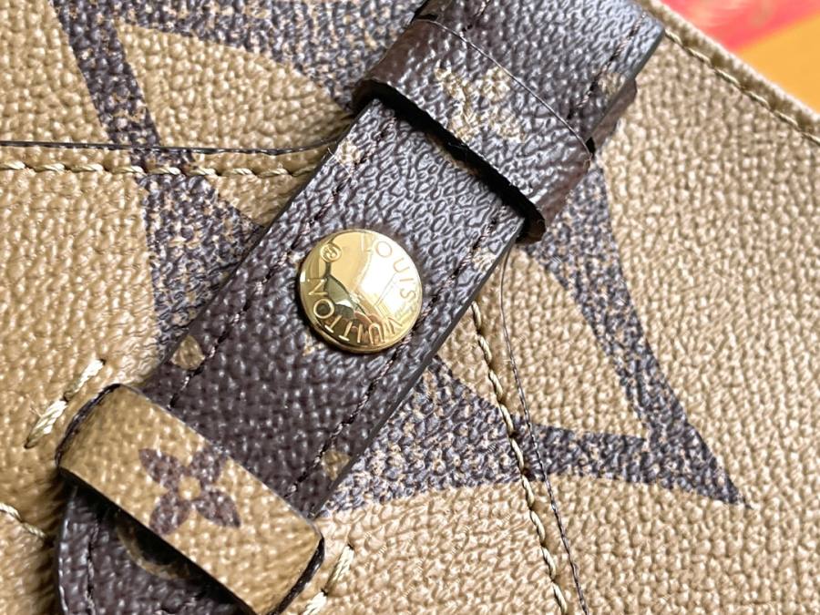 Louis Vuitton OnTheGo Voyage M46823 43 x 33 x 18.5 AD80
