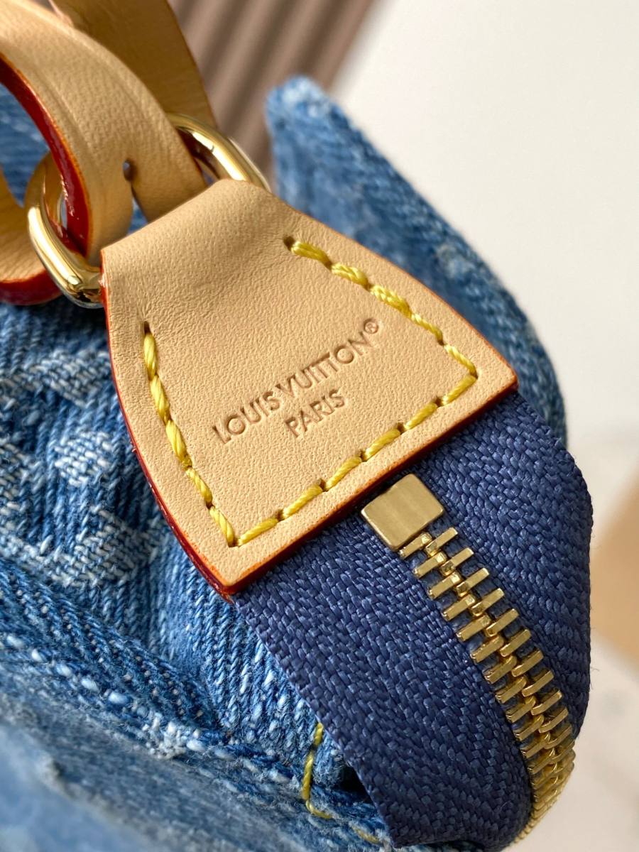 Louis Vuitton Pochette Accessoire Cargo M27602 23.5 x 14 x 3 6966