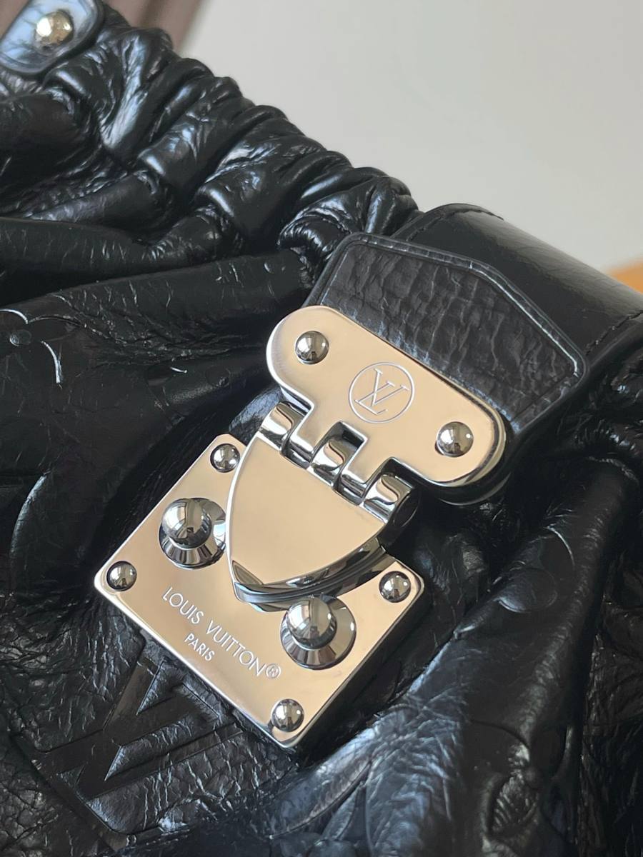Louis Vuitton Pochette Sling M27822 Black 1600