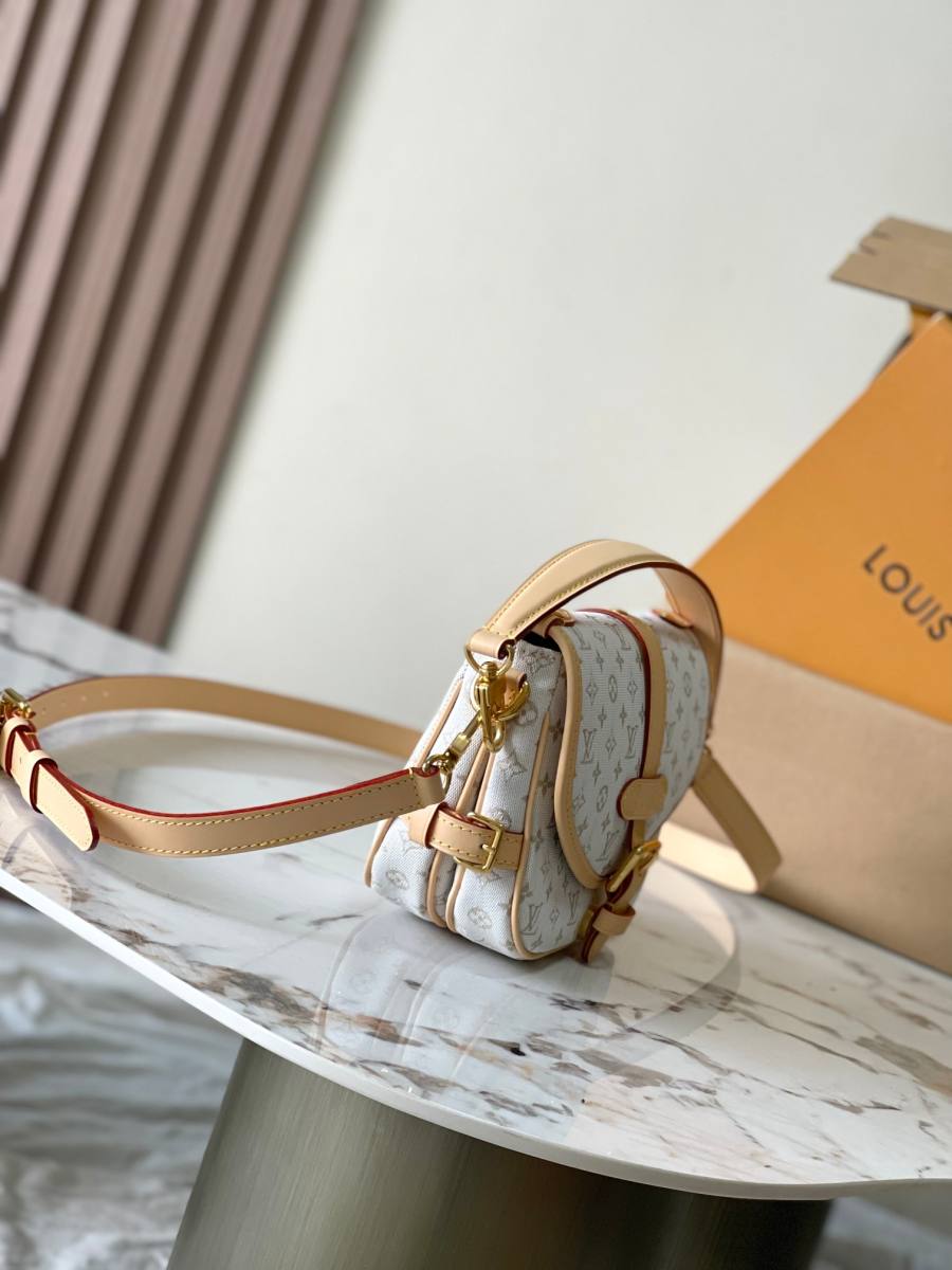 Louis Vuitton Saumur BB M1232 4372