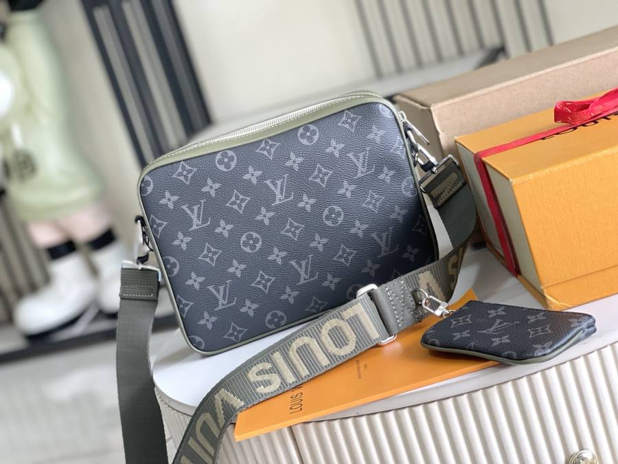 Louis Vuitton Trio Messenger M28628 25 x 18.5 x 7 1CEC