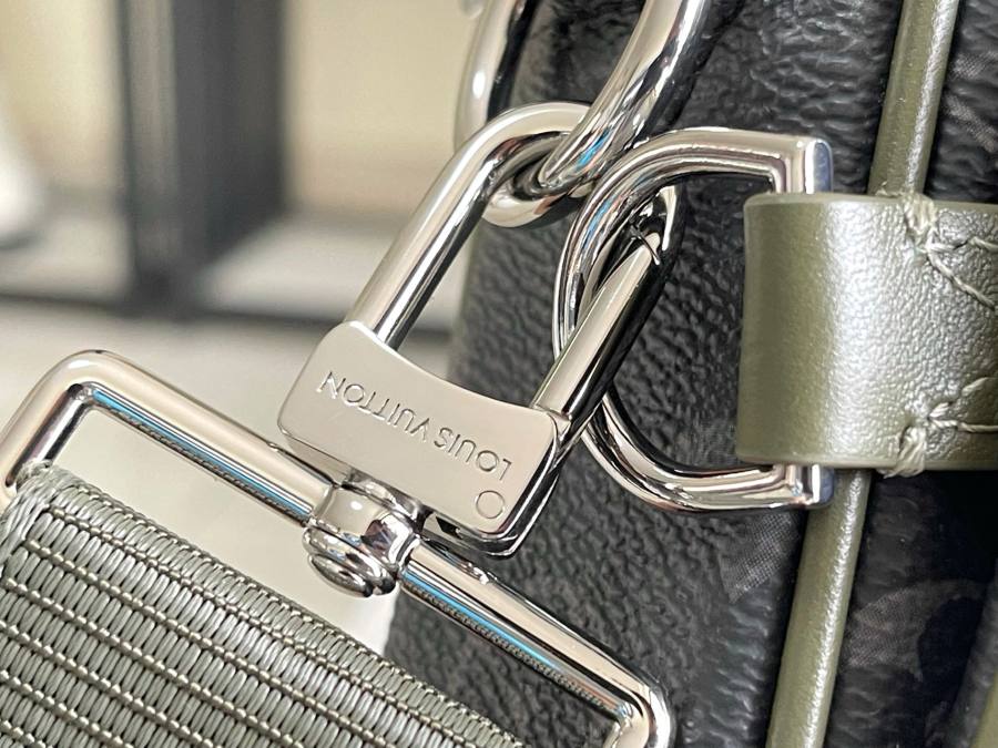 Louis Vuitton Trio Messenger M28628 25 x 18.5 x 7 1CEC