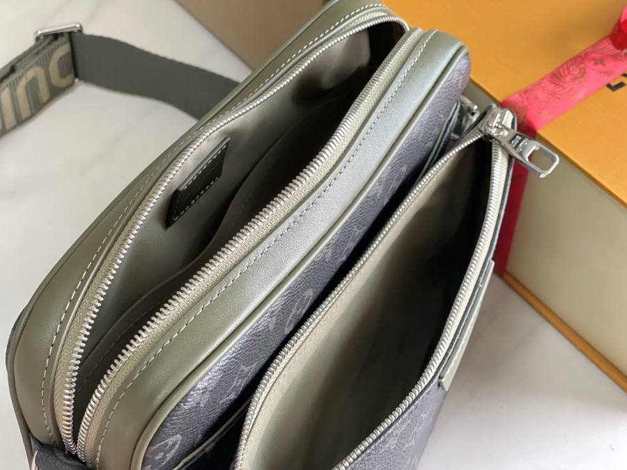 Louis Vuitton Trio Messenger M28628 25 x 18.5 x 7 1CEC