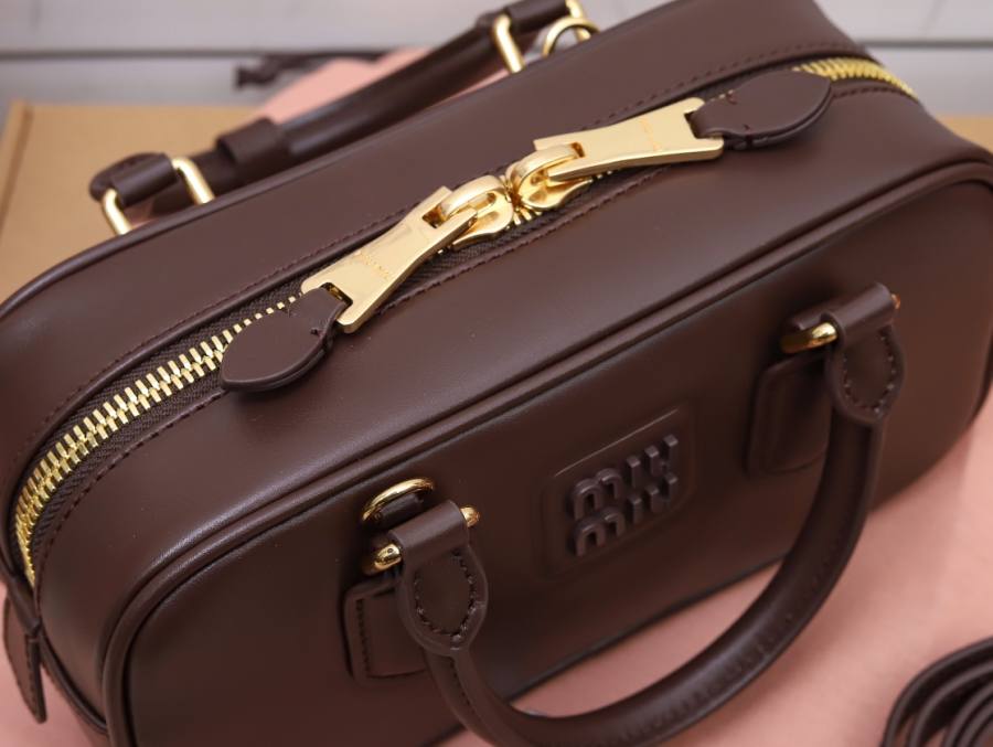 Miu Miu Arcadie Regular 5BB142 2CC2 22 x 10.5 x 7.5