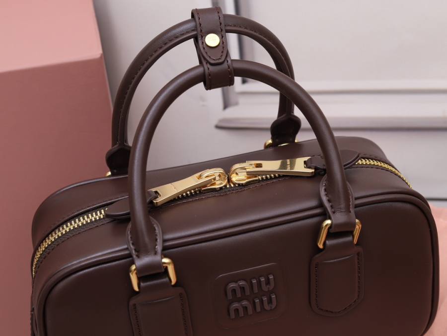 Miu Miu Arcadie Regular 5BB142 2CC2 22 x 10.5 x 7.5