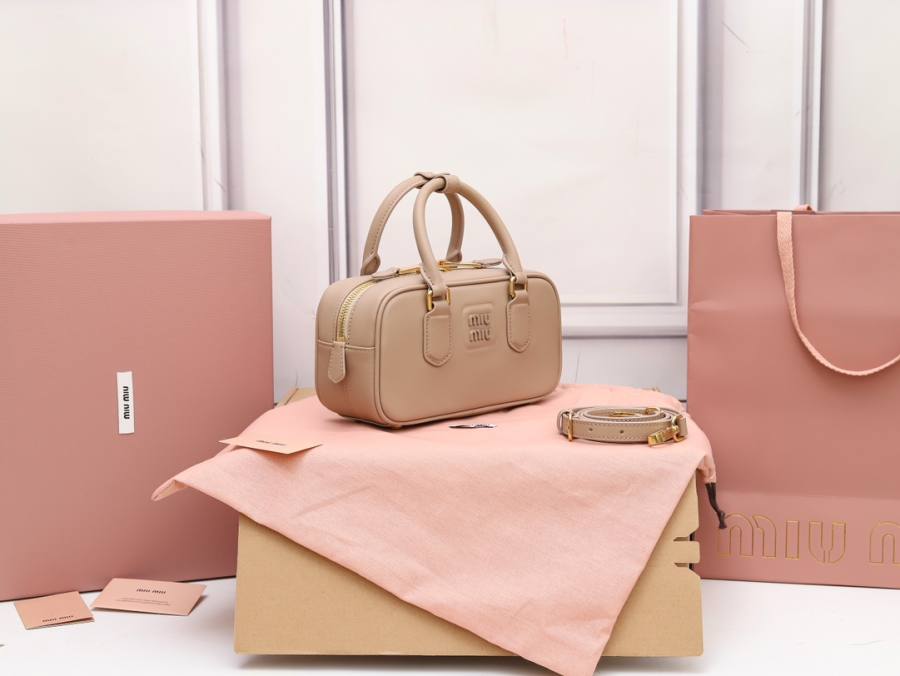 Miu Miu Arcadie Regular 5BB142 3B16 22 x 10.5 x 7.5