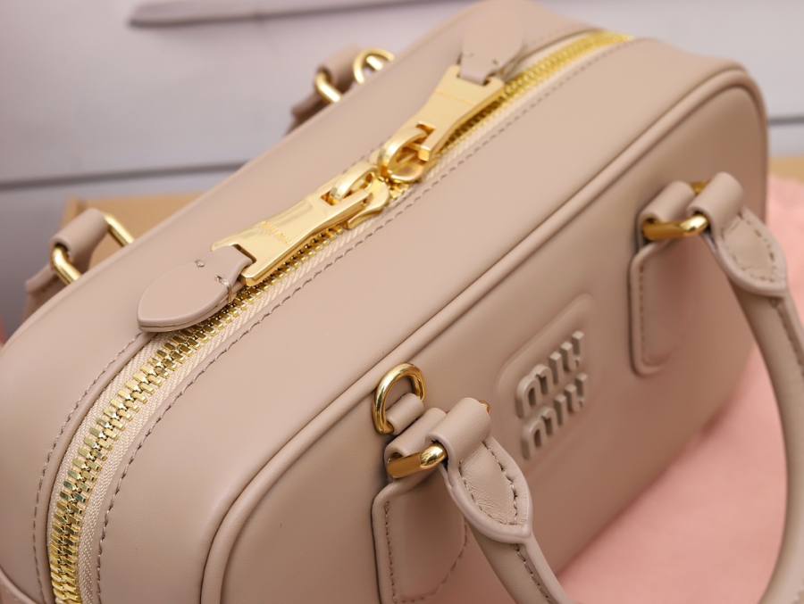 Miu Miu Arcadie Regular 5BB142 3B16 22 x 10.5 x 7.5