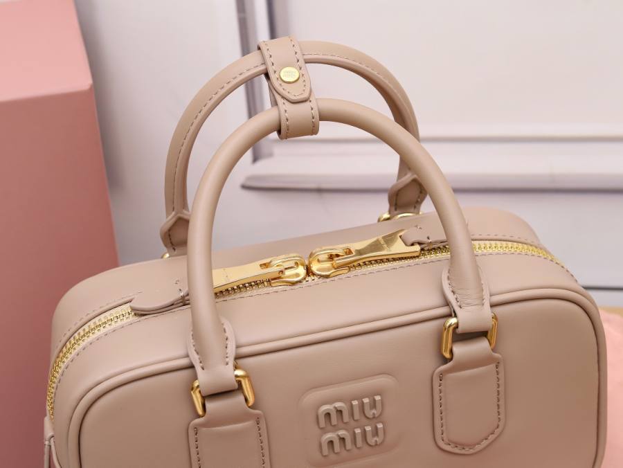 Miu Miu Arcadie Regular 5BB142 3B16 22 x 10.5 x 7.5