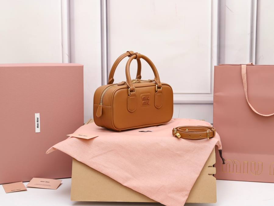 Miu Miu Arcadie Regular 5BB142 4737 22 x 10.5 x 7.5