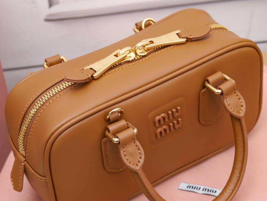 Miu Miu Arcadie Regular 5BB142 4737 22 x 10.5 x 7.5