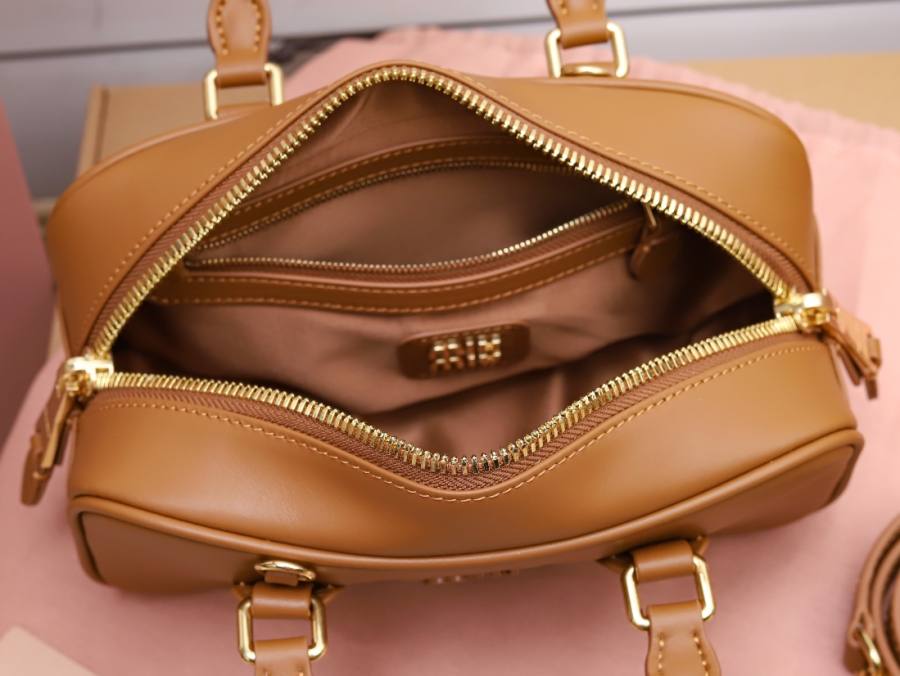 Miu Miu Arcadie Regular 5BB142 4737 22 x 10.5 x 7.5