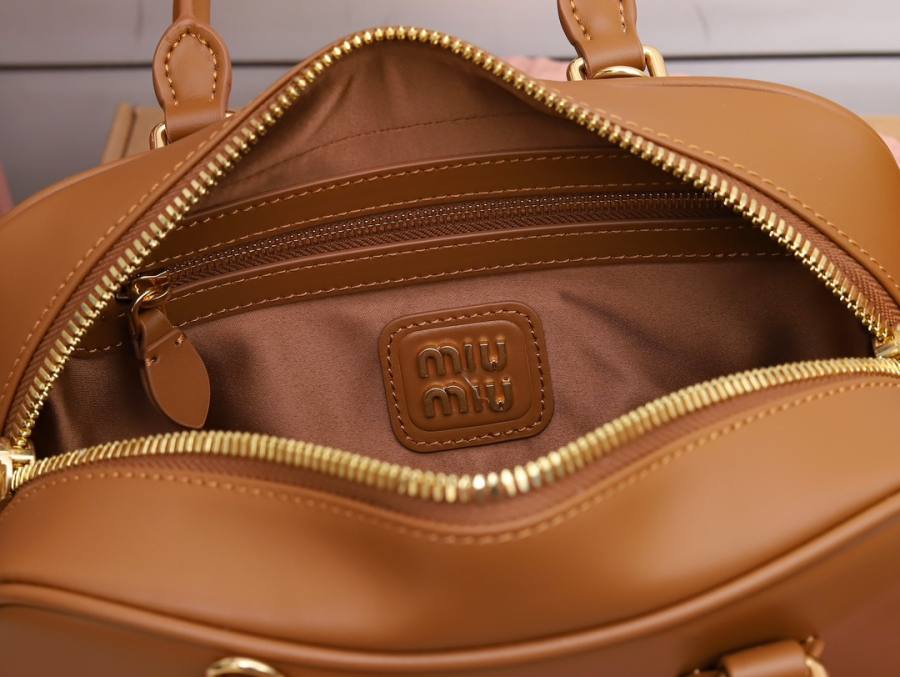 Miu Miu Arcadie Regular 5BB142 4737 22 x 10.5 x 7.5