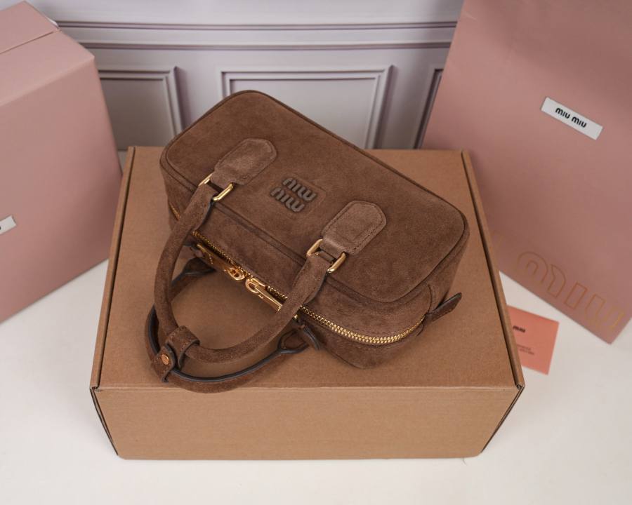 Miu Miu Arcadie Regular 5BB142 81A6 22 x 10.5 x 7.5