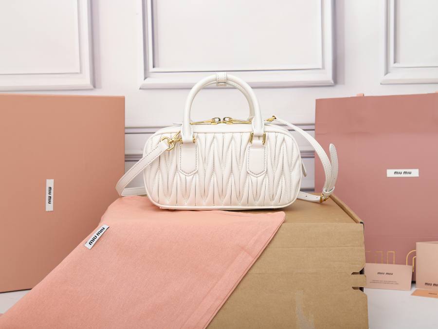 Miu Miu Arcadie Regular 5BB142 C0CC 22 x 10.5 x 7.5