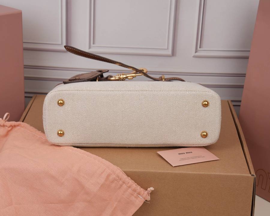 Miu Miu Aventure Nappa Small 5BA292 4C06 28 x 16 x 8