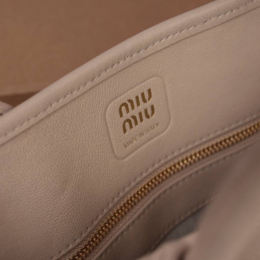 Miu Miu Aventure Nappa Small 5BA292 8D7B 28 x 16 x 8