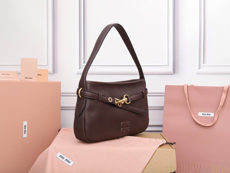 Miu Miu Aventure Underarm Bag 5BC182 84B6 33 x 18 x 5