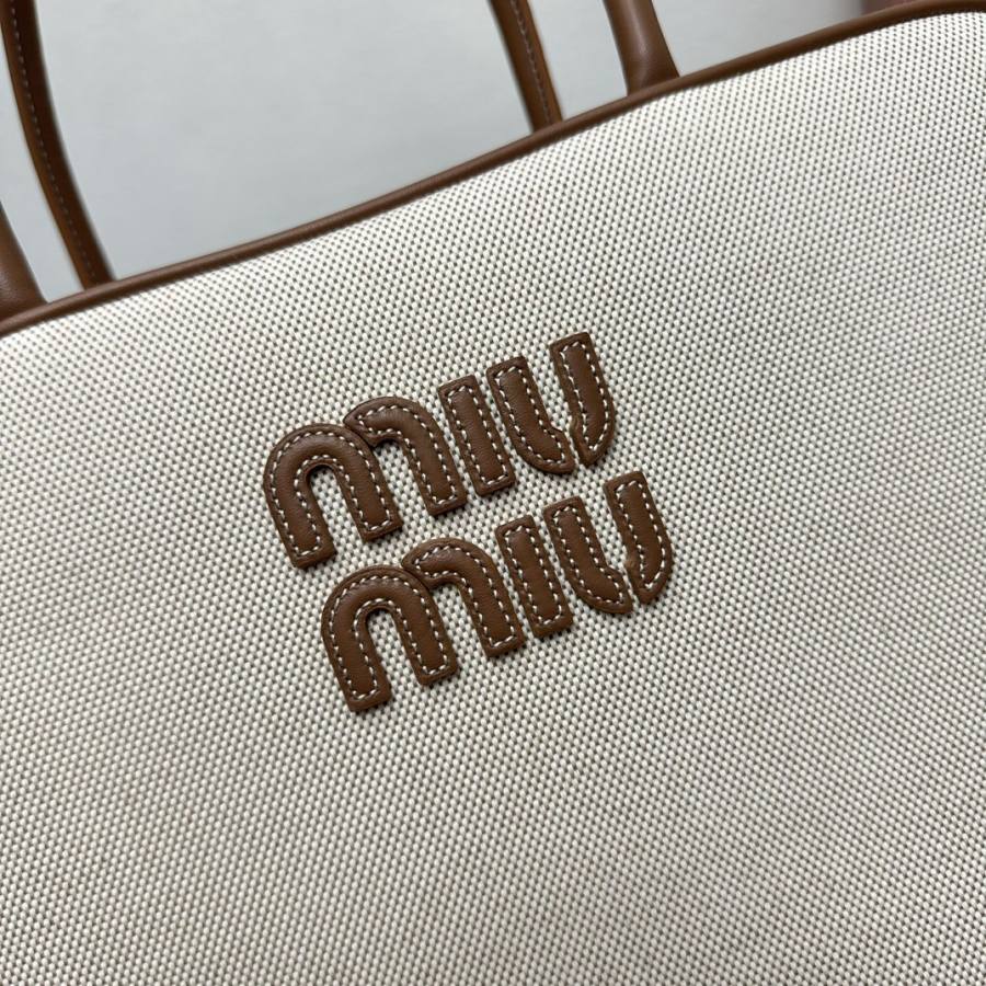 Miu Miu Beau Bag 5BB117 D57B 34 x 22 x 12