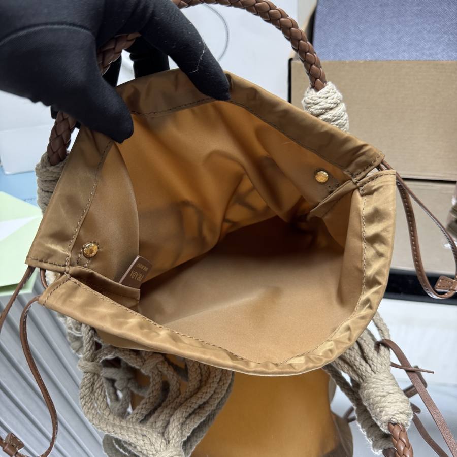 RP 2971000 Prada Cleo 27x18x4 1BC111 3373