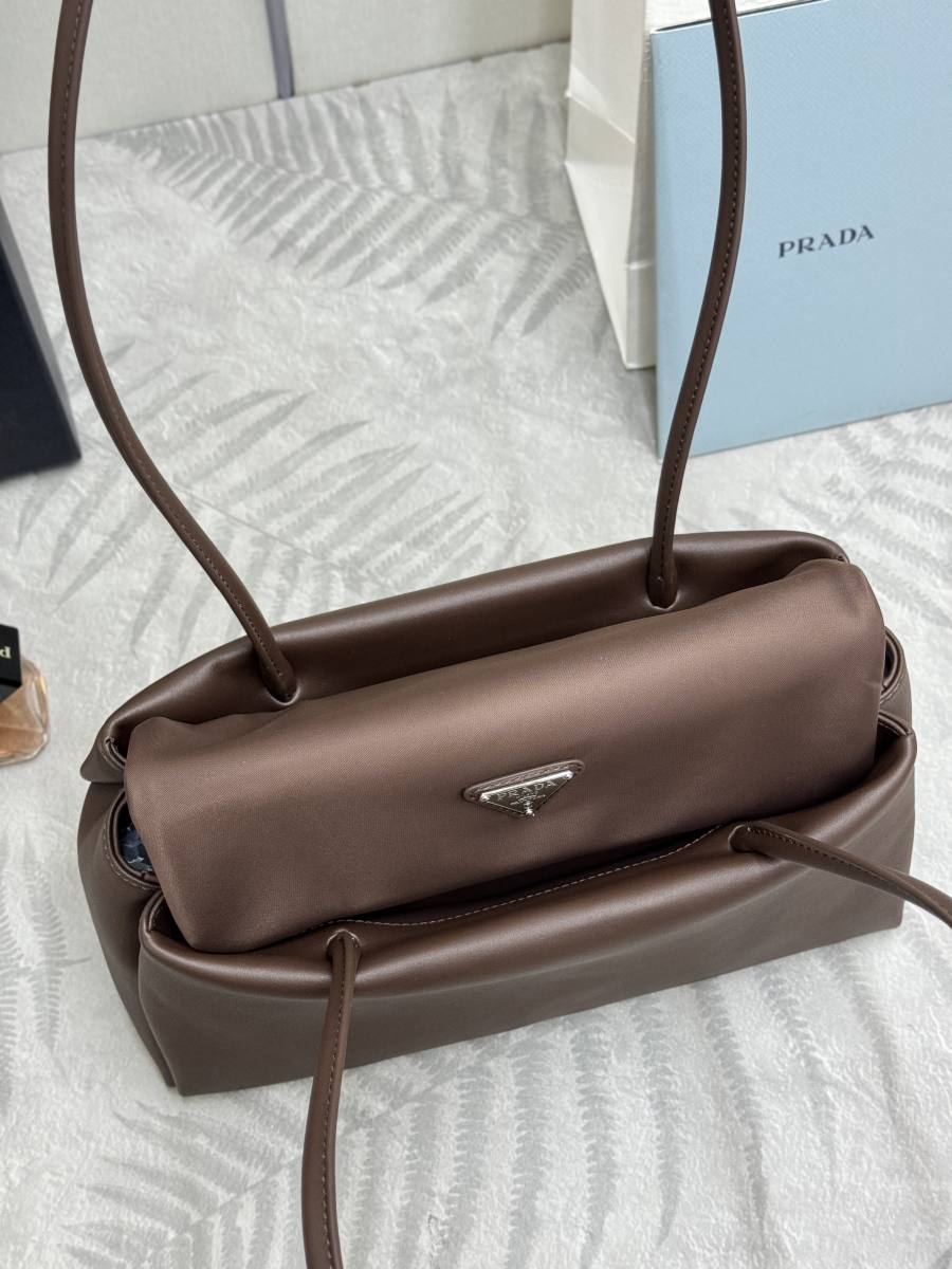 RP 3646000 Prada Bonnie 1BA495 8020