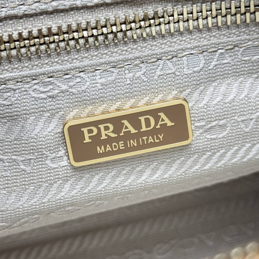 RP 3700000 Prada Bonnie Medium Soft Lux 32x15.5x12 1BA426 04AD