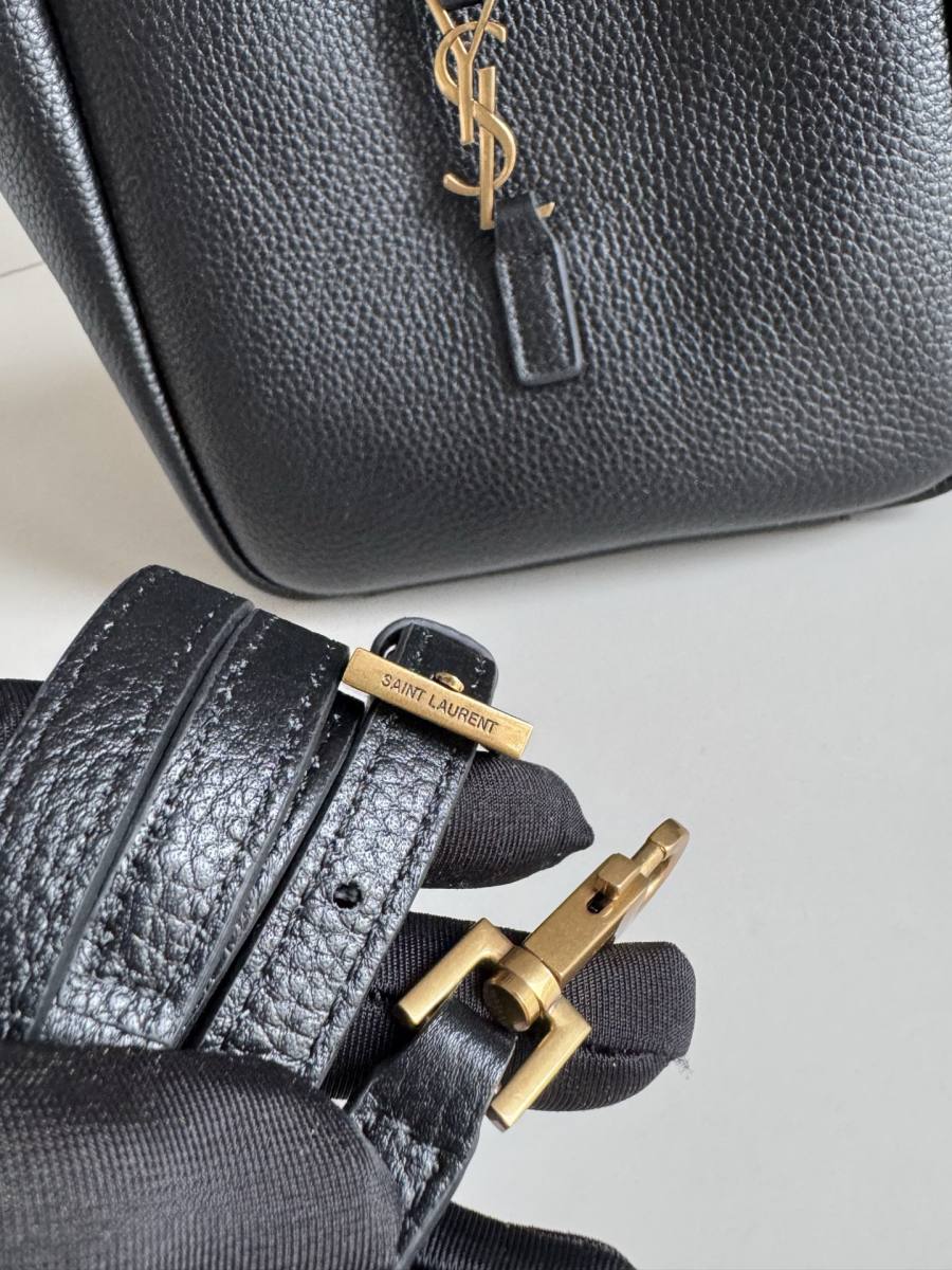 Saint Laurent Bea Small Tote 47 x 23 x 13 86A6
