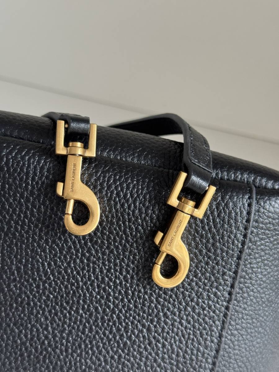 Saint Laurent Bea Small Tote 47 x 23 x 13 86A6