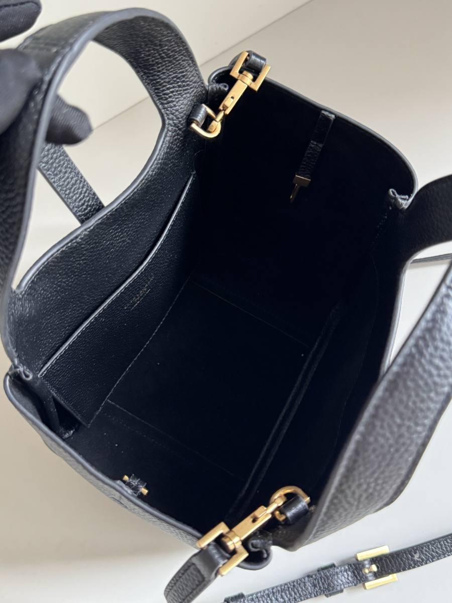 Saint Laurent Bea Small Tote 47 x 23 x 13 86A6