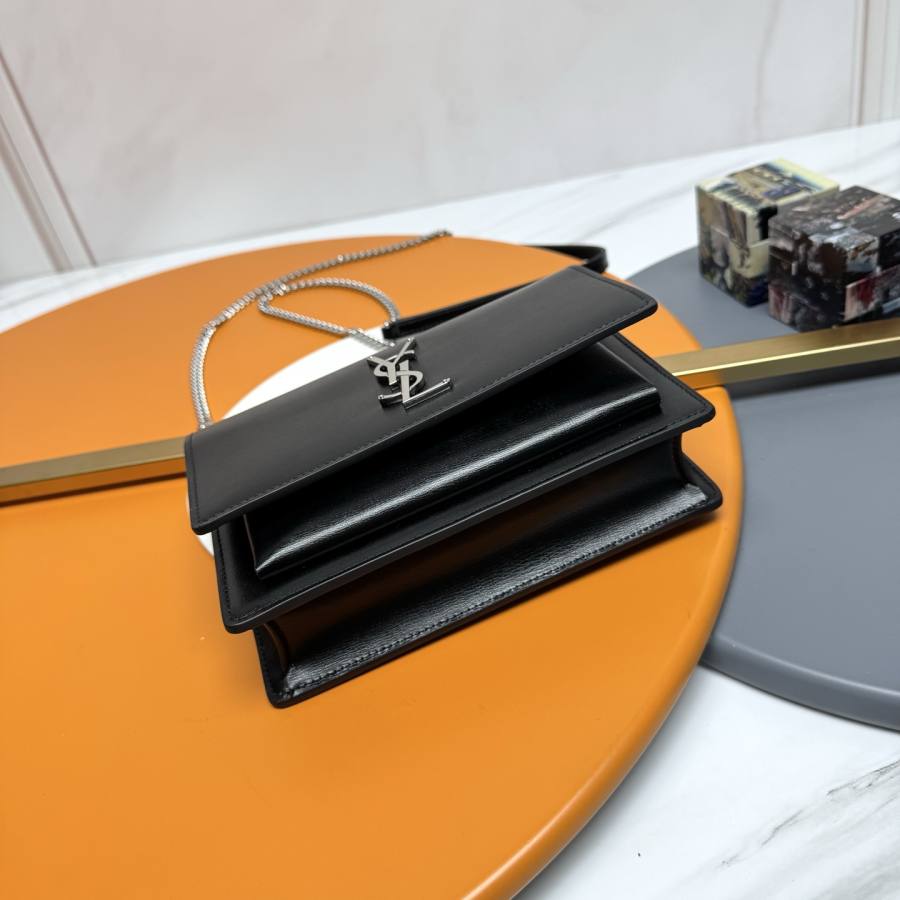 Saint Laurent Envelope WOC 19 x 11.5 x 4 DFD3