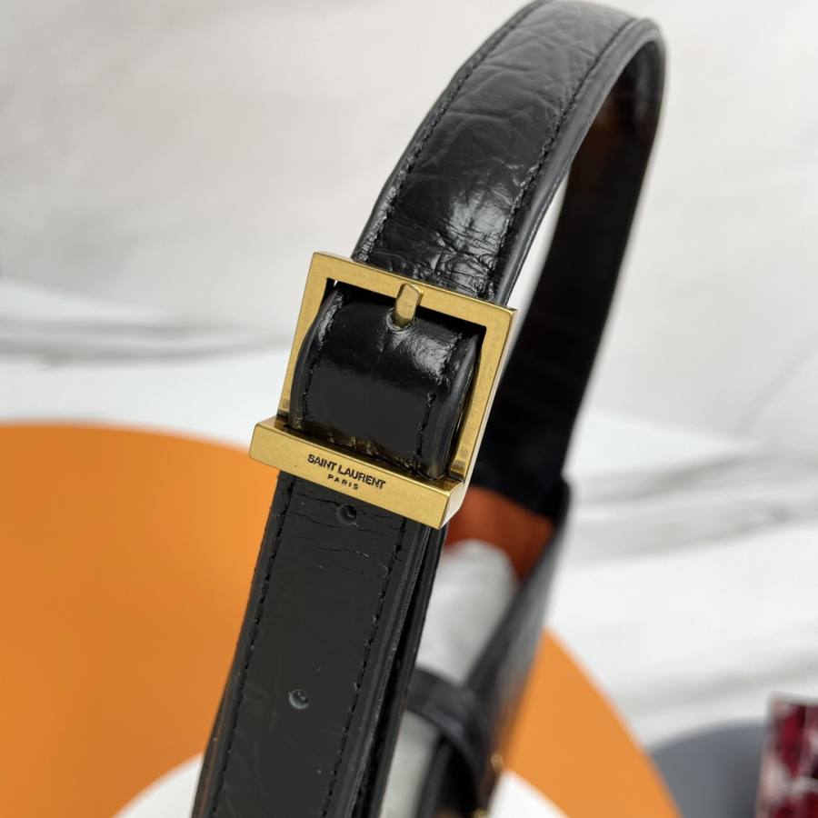 Saint Laurent Le 5 a 7 23 x 16 x 6 3A7F
