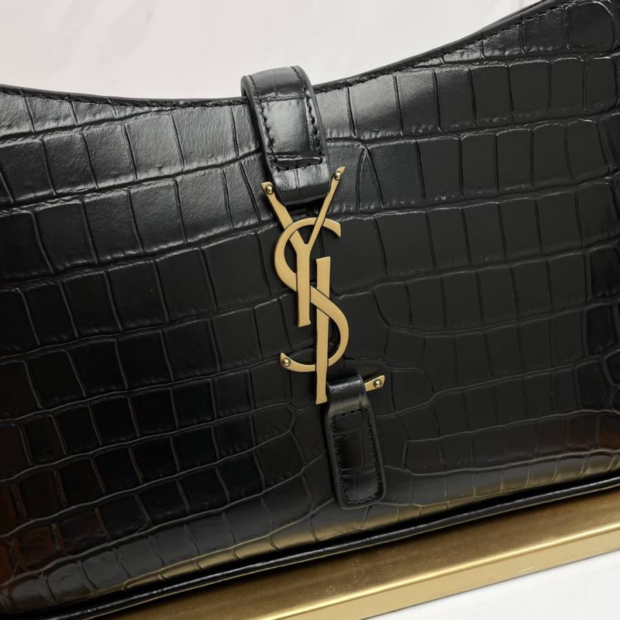 Saint Laurent Le 5 a 7 23 x 16 x 6 3A7F
