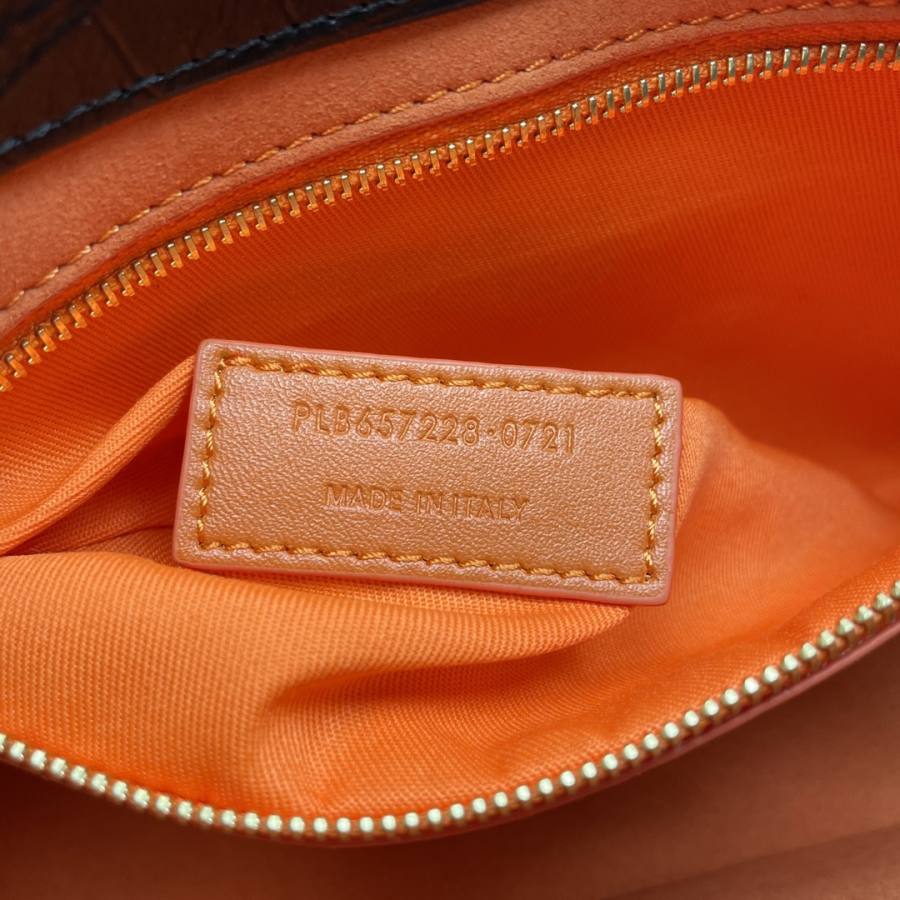 Saint Laurent Le 5 a 7 23 x 16 x 6 3A7F