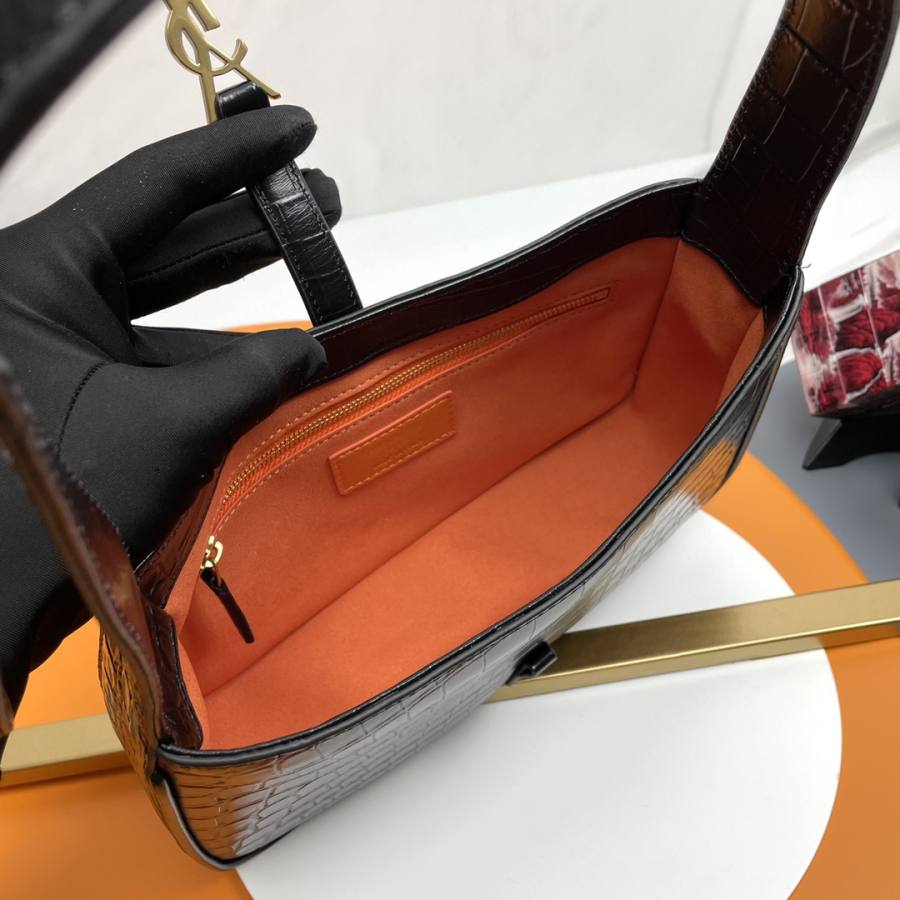 Saint Laurent Le 5 a 7 23 x 16 x 6 3A7F