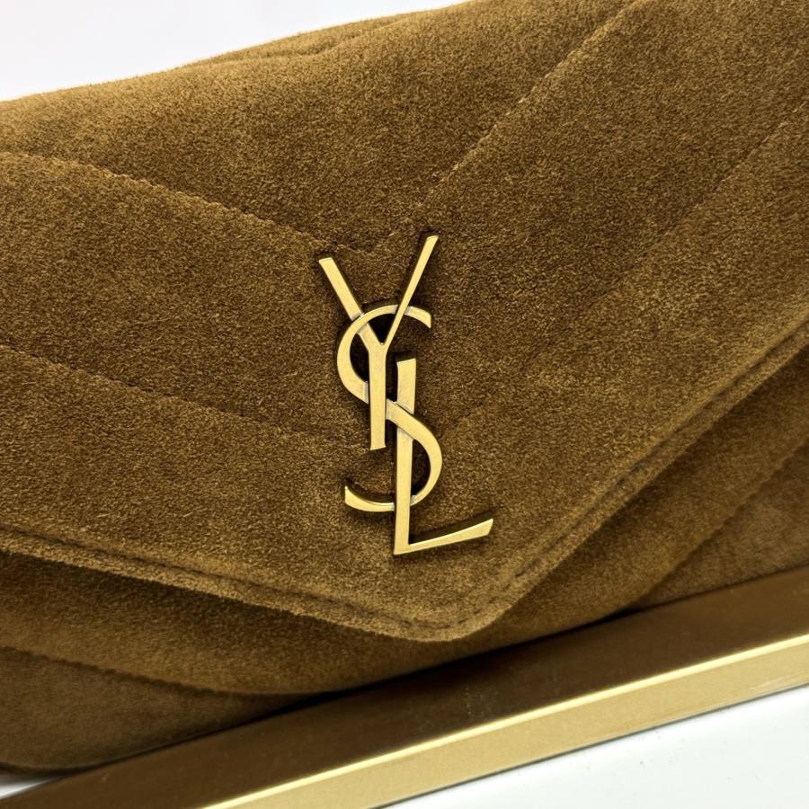 Saint Laurent Loulou Mini 20 x 14 x 7 23F4