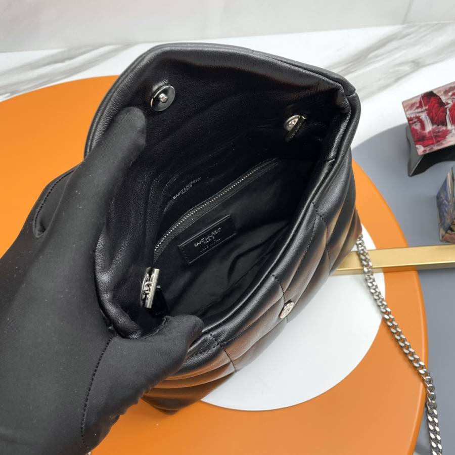 Saint Laurent Loulou Puffer Mini 23 x 15.5 x 8.5 B32A